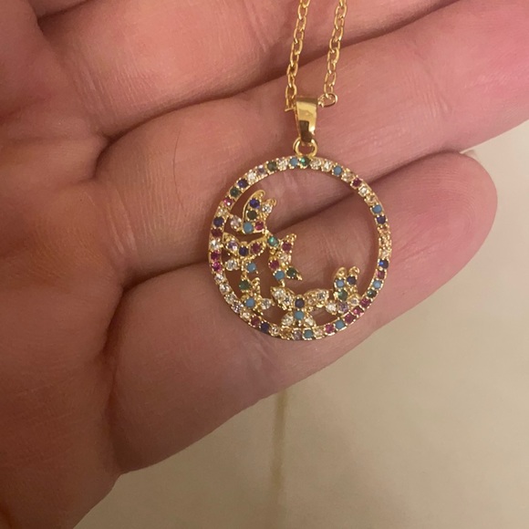 18k plated circle w/butterfly pendant necklace - Picture 4 of 11